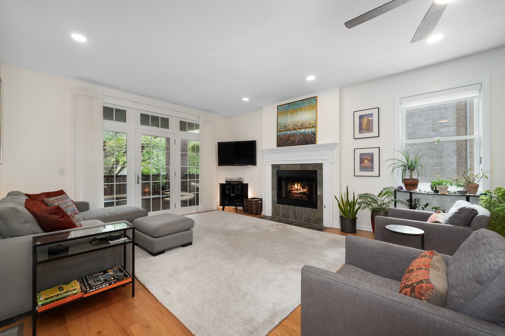 4826 N Winthrop Avenue Unit: 2S