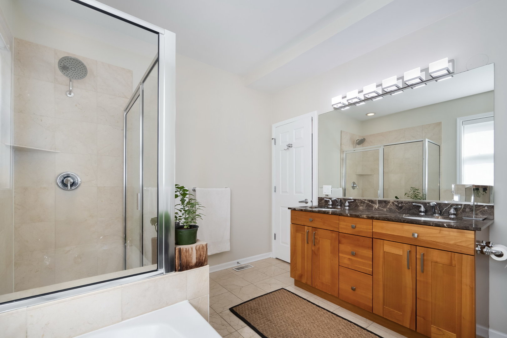 4826 N Winthrop Avenue Unit: 2S