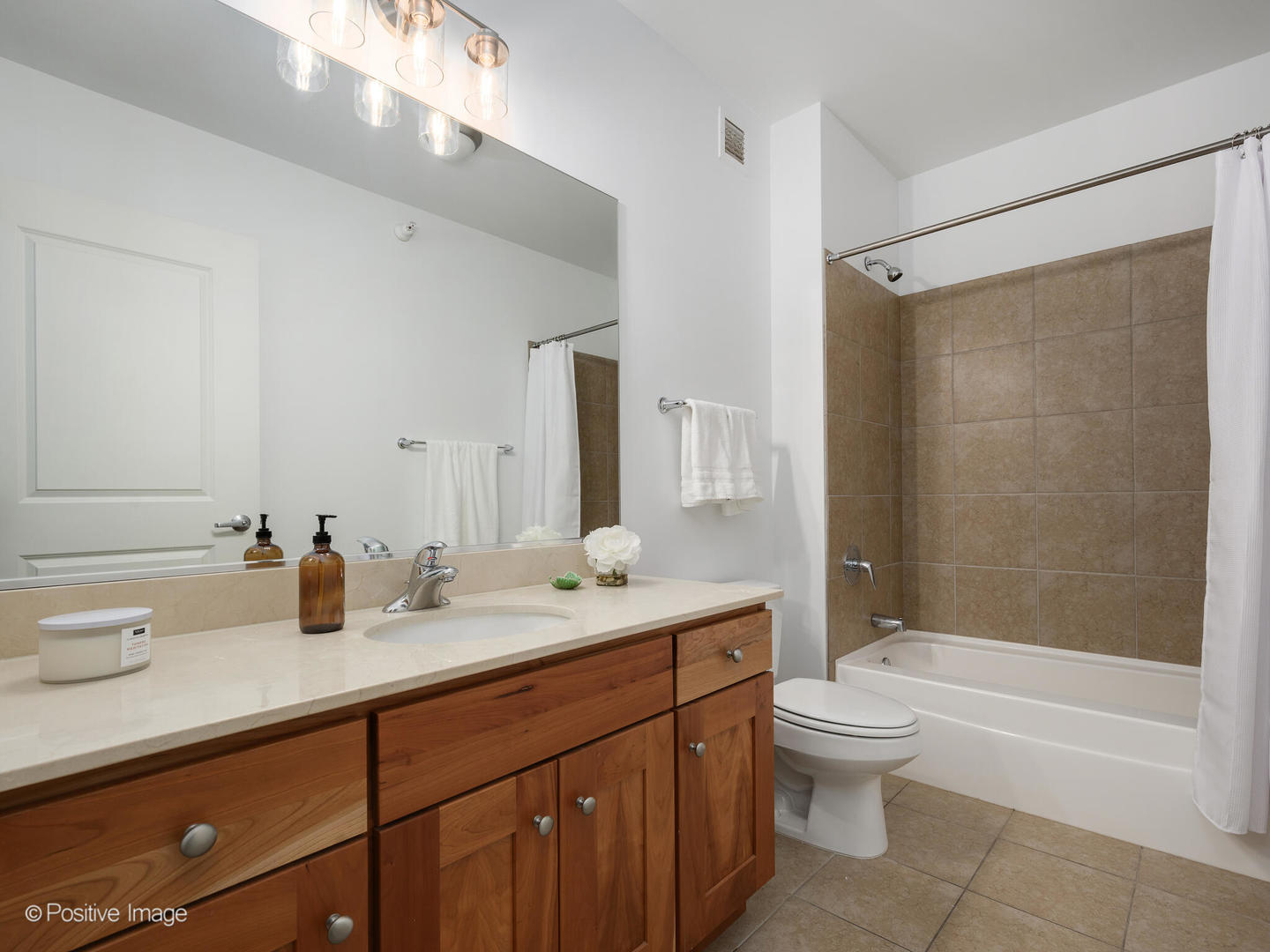 225 N Columbus Drive Unit: 6301