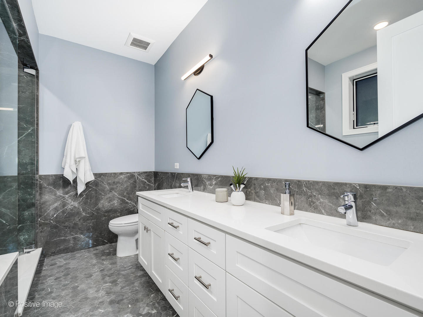 3227 N Racine Avenue Unit: 1