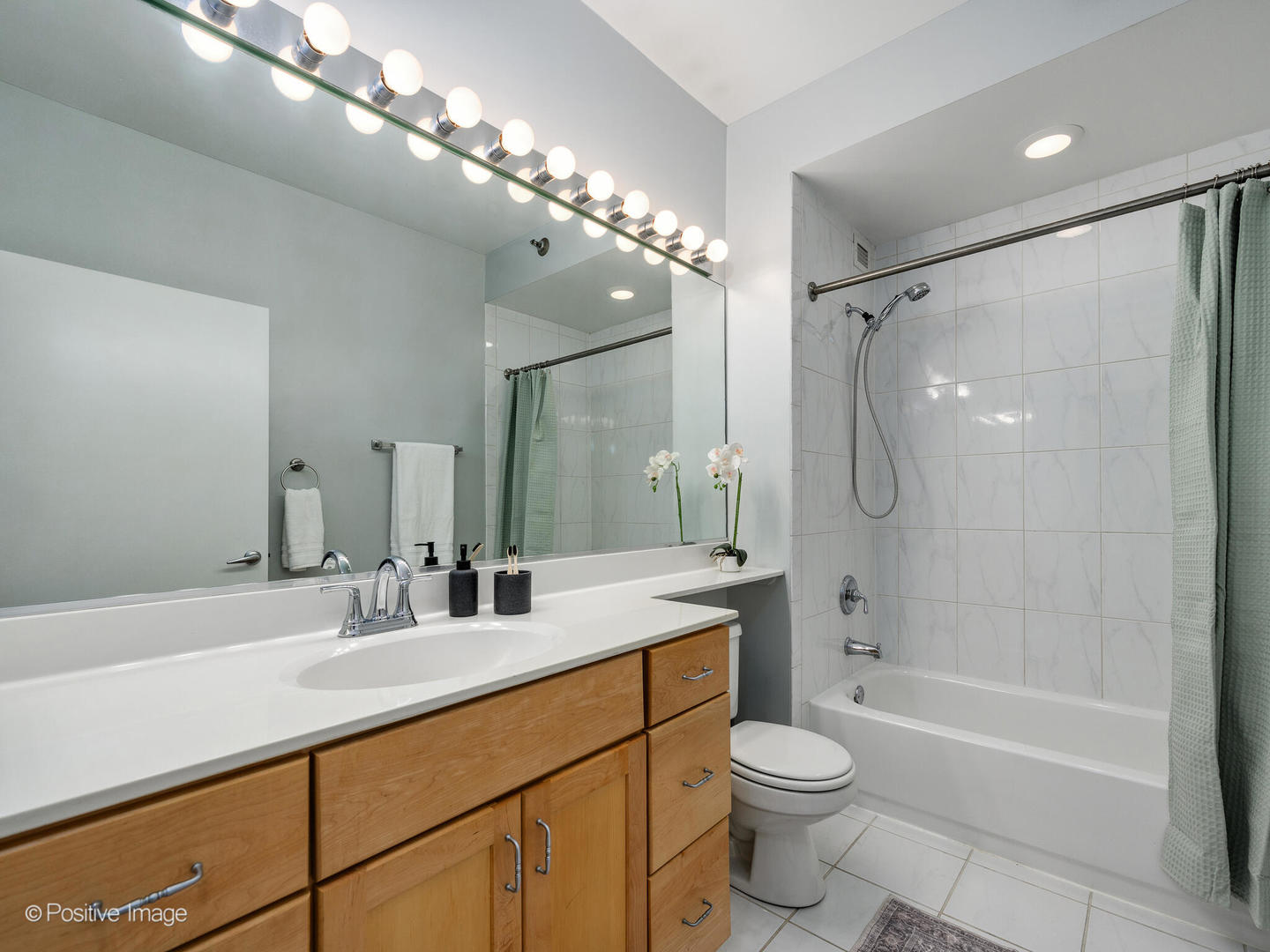 421 W Huron Street Unit: 808