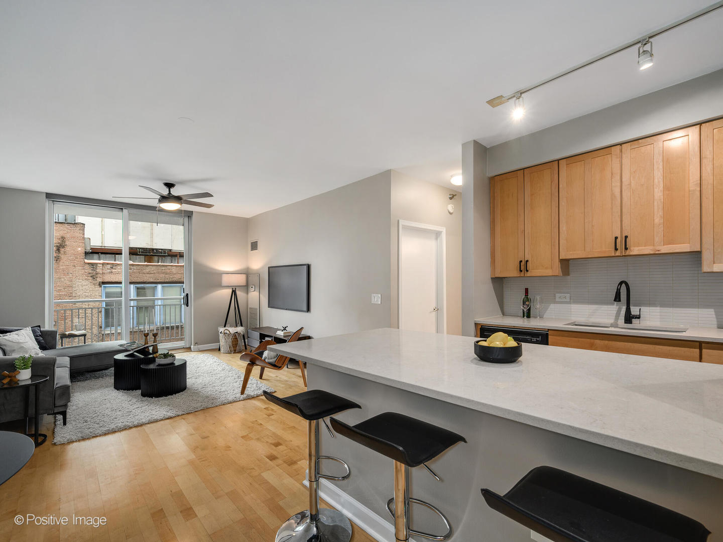 421 W Huron Street Unit: 808