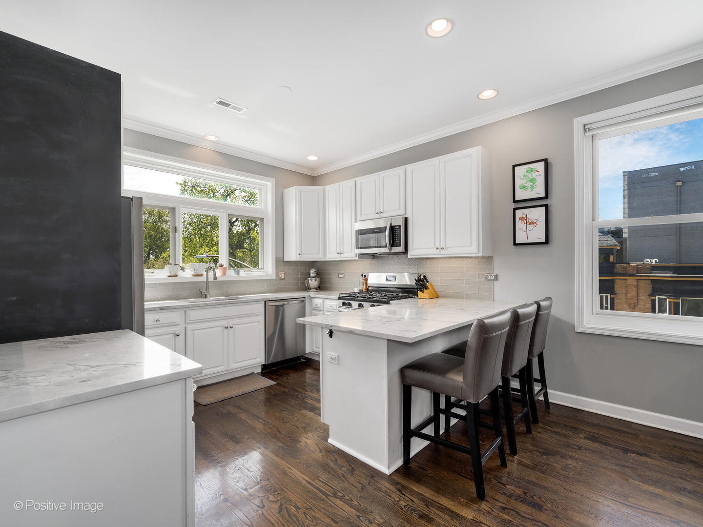 3205 N Hoyne Avenue Unit: 2A