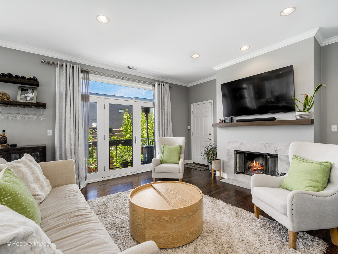 3205 N Hoyne Avenue Unit: 2A