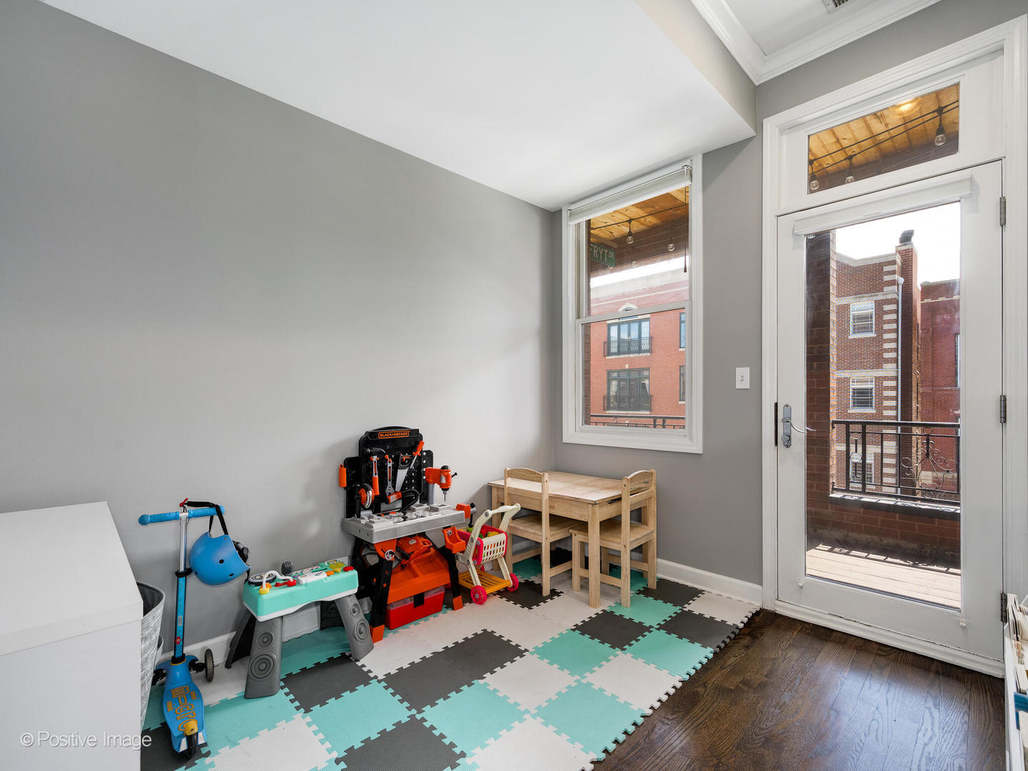 3205 N Hoyne Avenue Unit: 2A