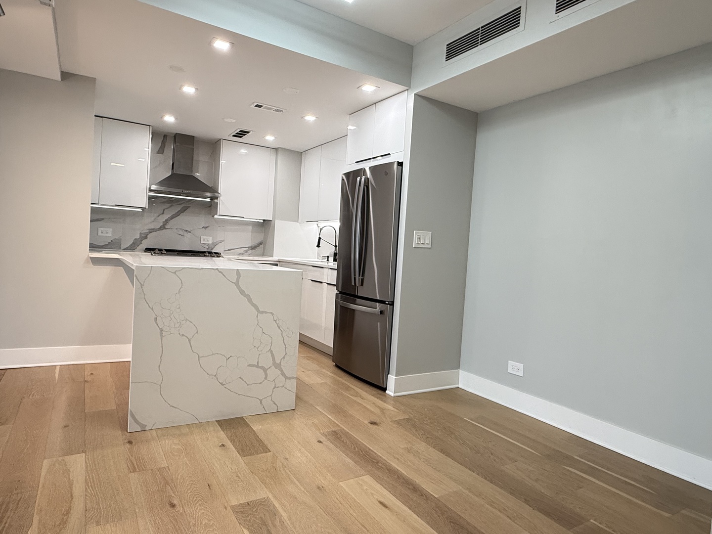 3200 N Lake Shore Drive Unit: 1110