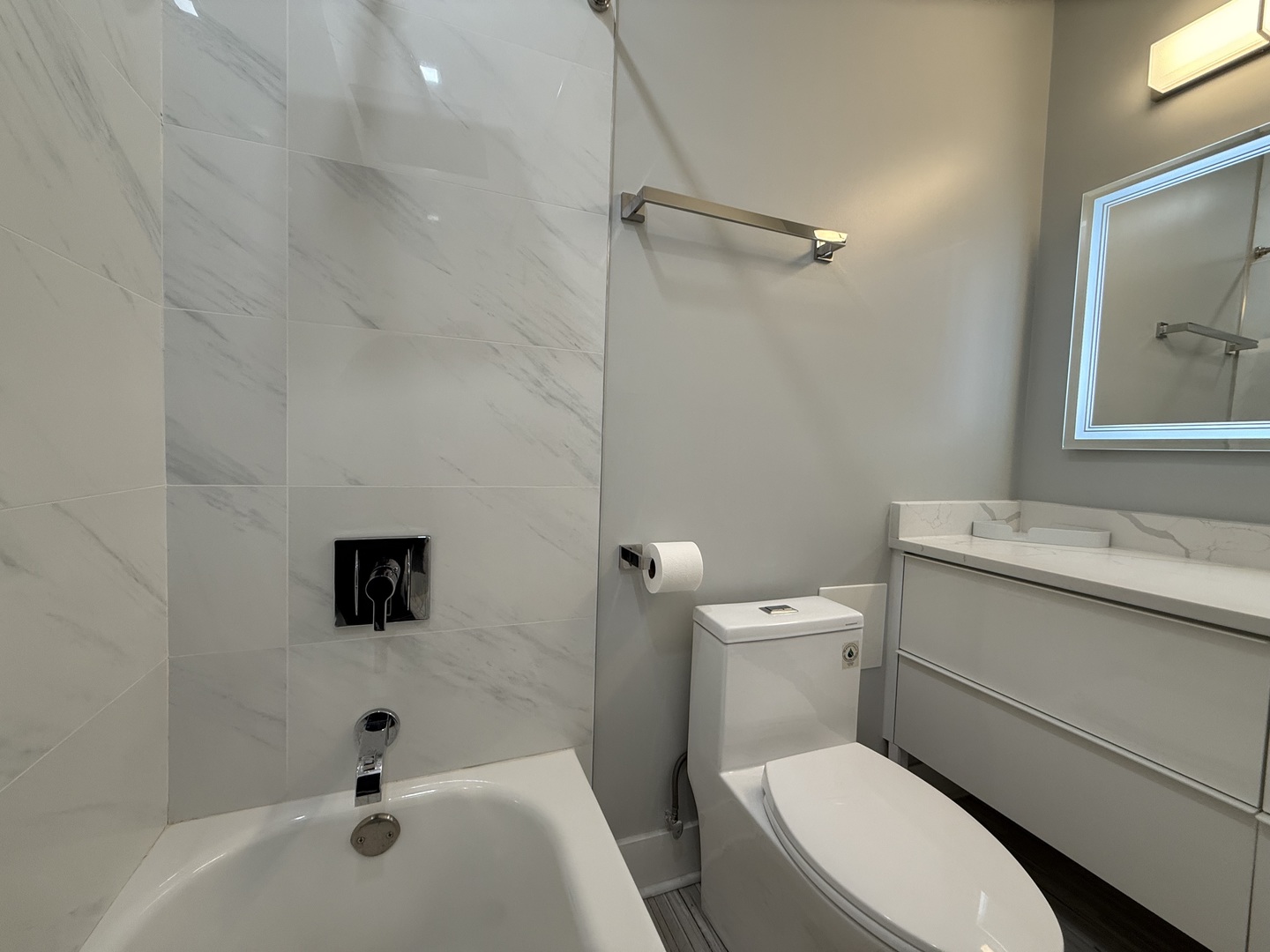 3200 N Lake Shore Drive Unit: 1110