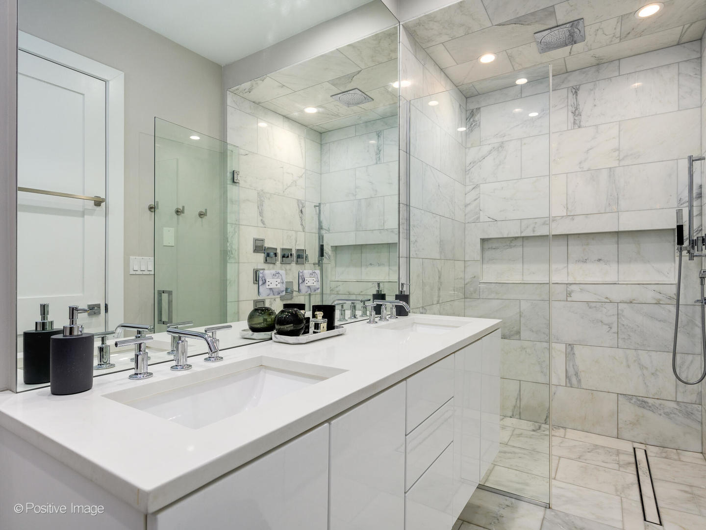 2335 W Montrose Avenue Unit: 2