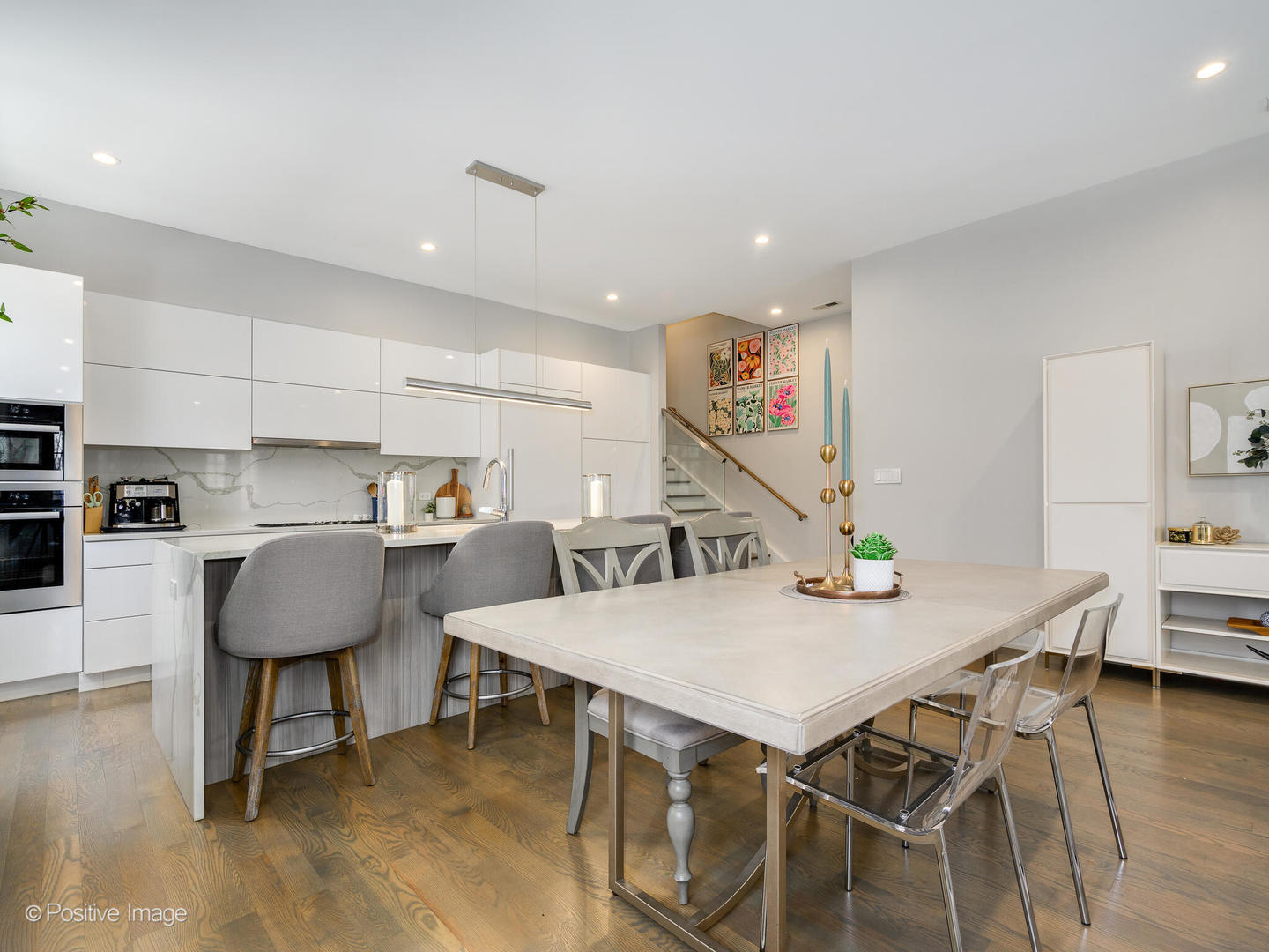 2335 W Montrose Avenue Unit: 2