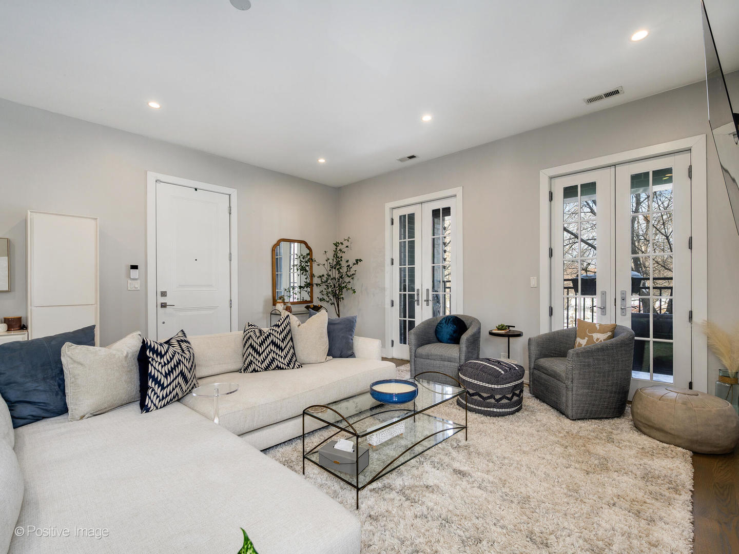 2335 W Montrose Avenue Unit: 2