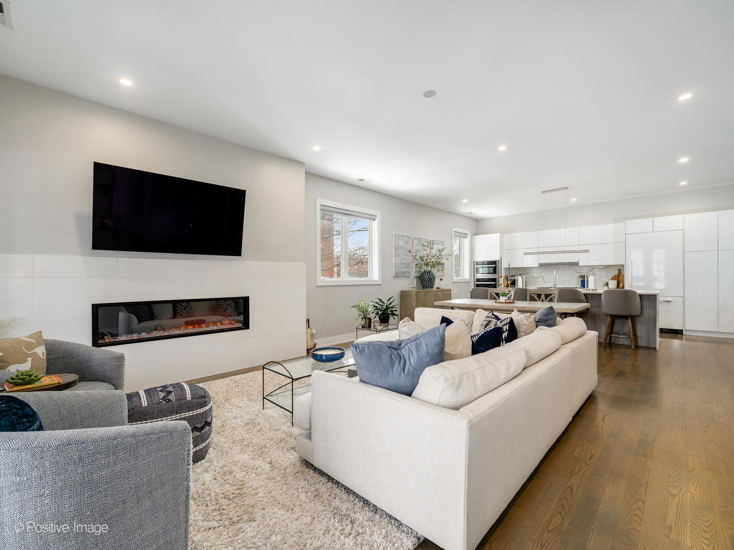 2335 W Montrose Avenue Unit: 2