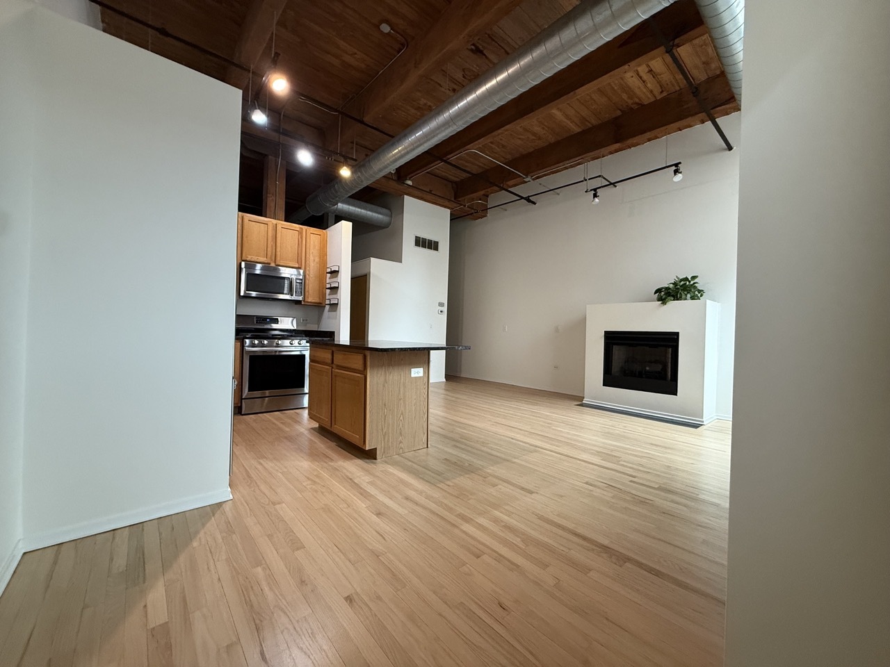 1500 W Monroe Street Unit: 605