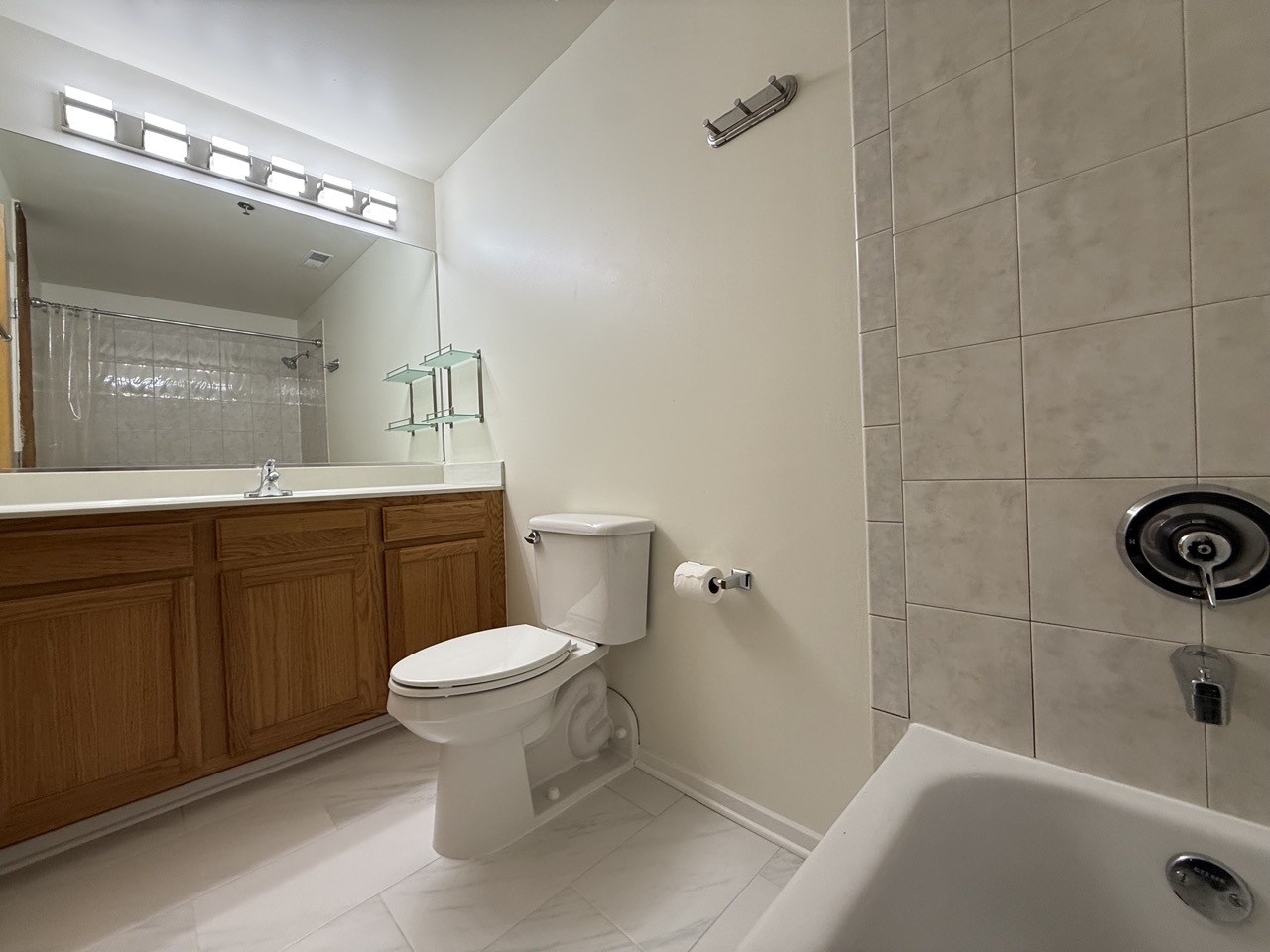 1500 W Monroe Street Unit: 605