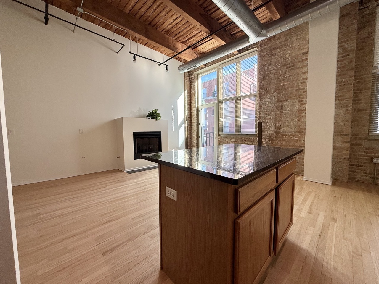 1500 W Monroe Street Unit: 605