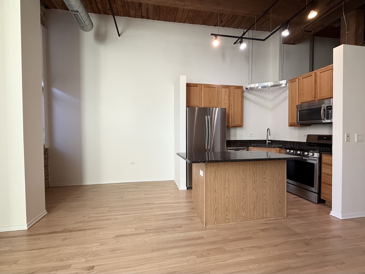 1500 W Monroe Street Unit: 605