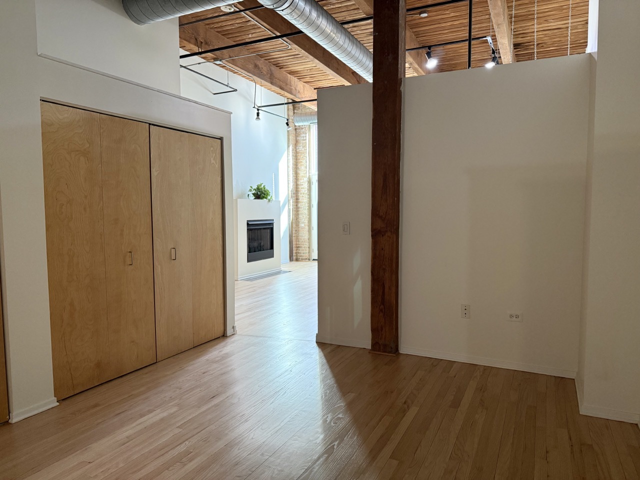 1500 W Monroe Street Unit: 605