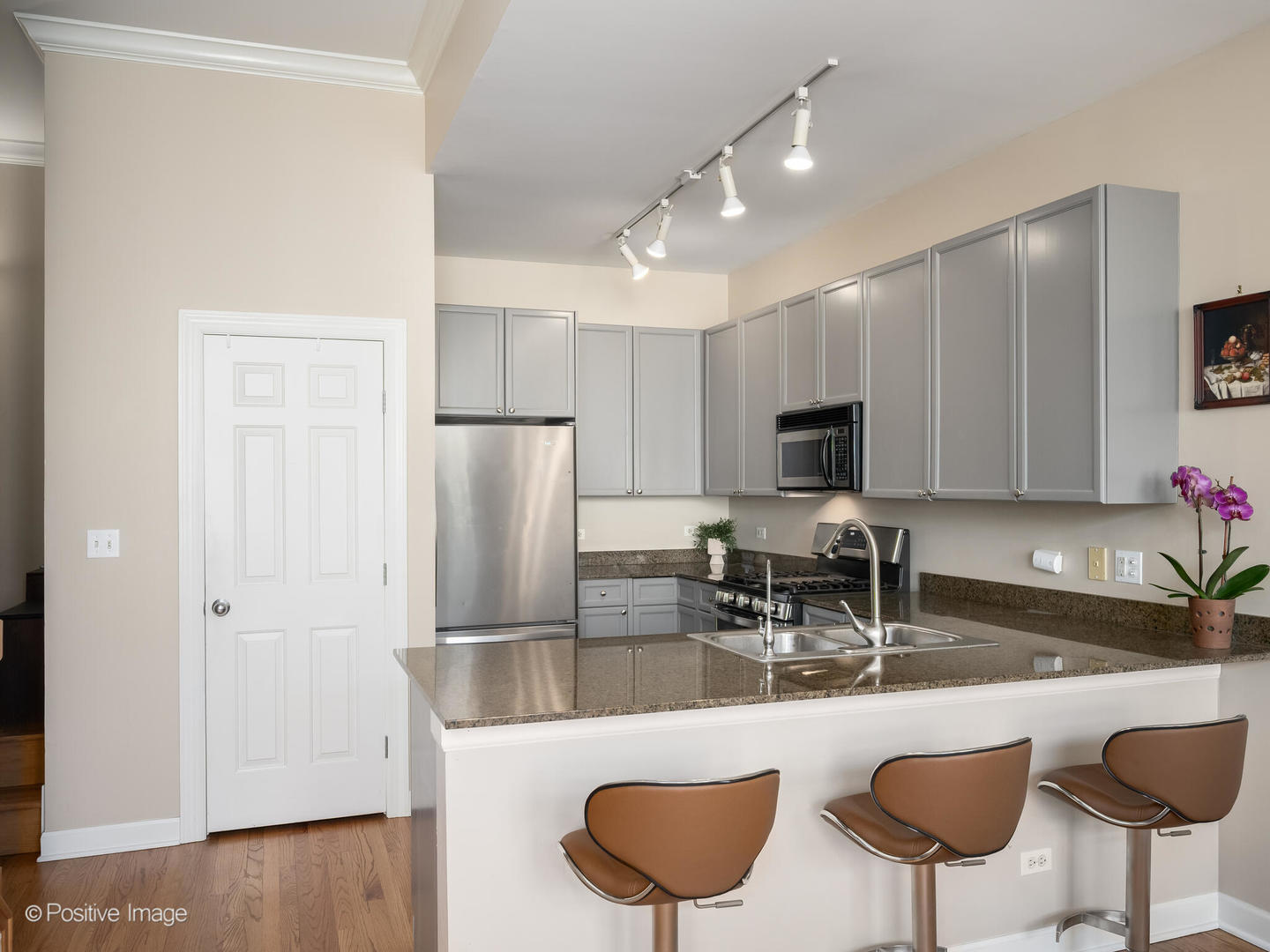 2733 N Lincoln Avenue Unit: C