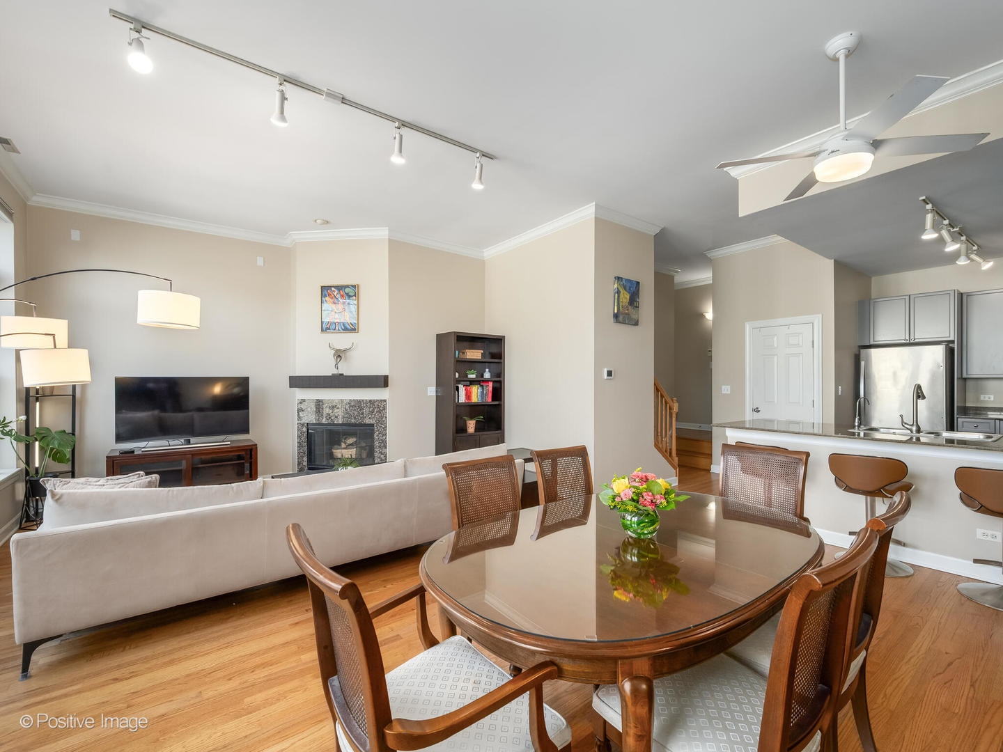 2733 N Lincoln Avenue Unit: C