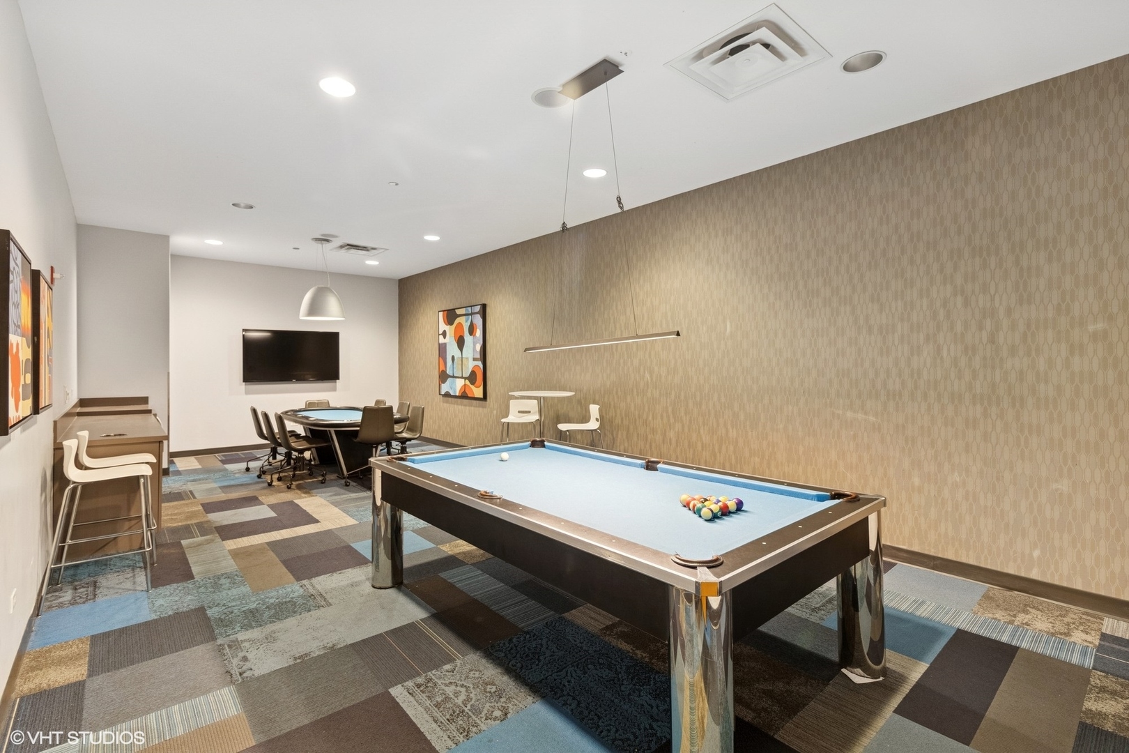 225 N Columbus Drive Unit: 6705