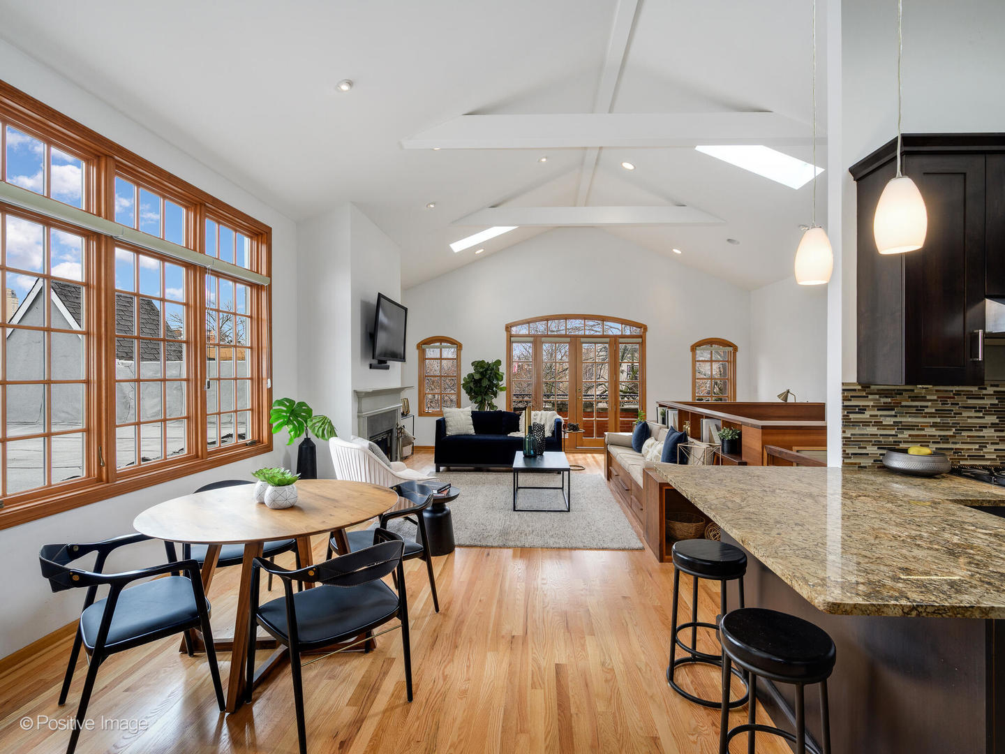 816 W Oakdale Avenue Unit: 3