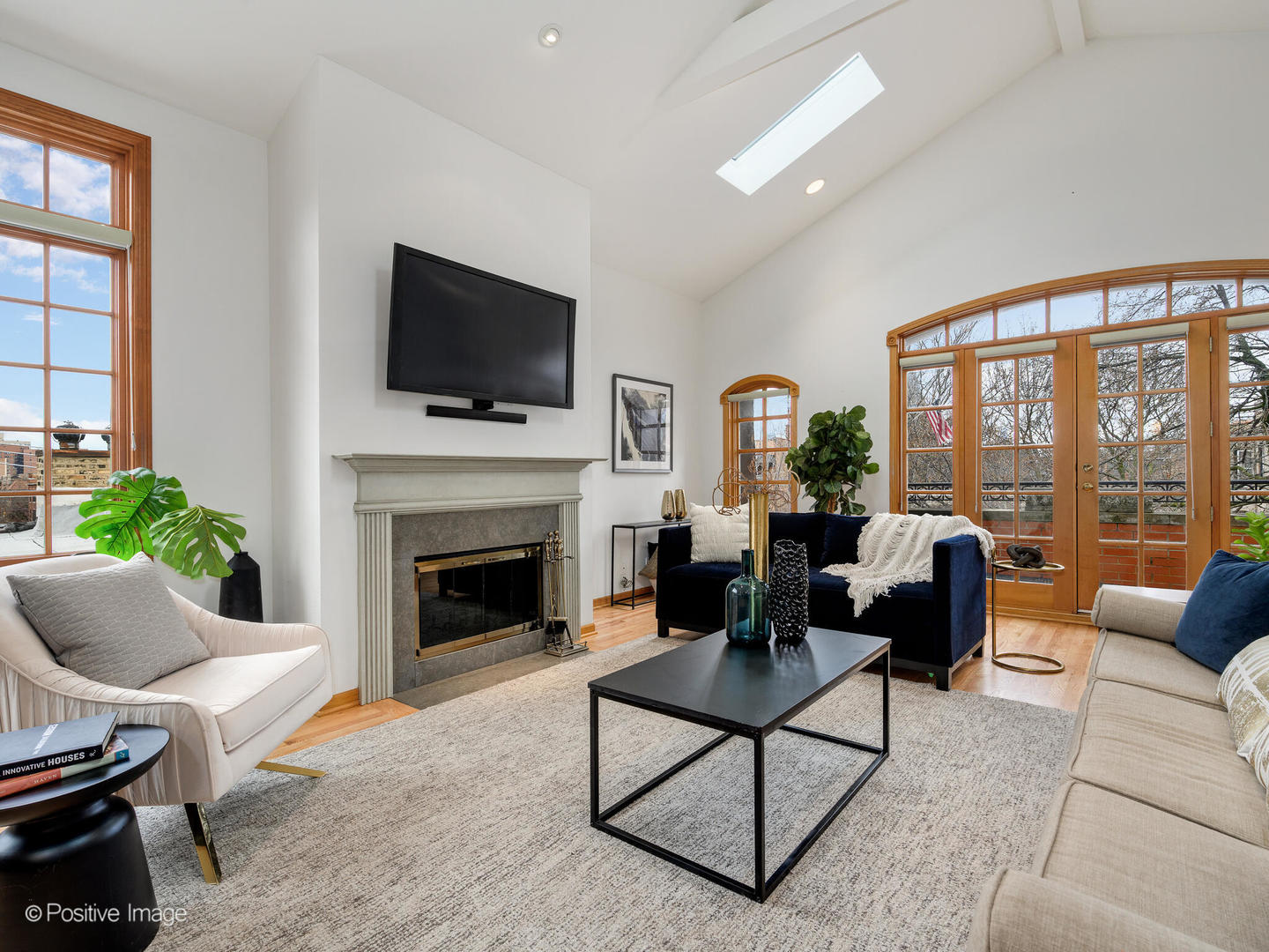 816 W Oakdale Avenue Unit: 3