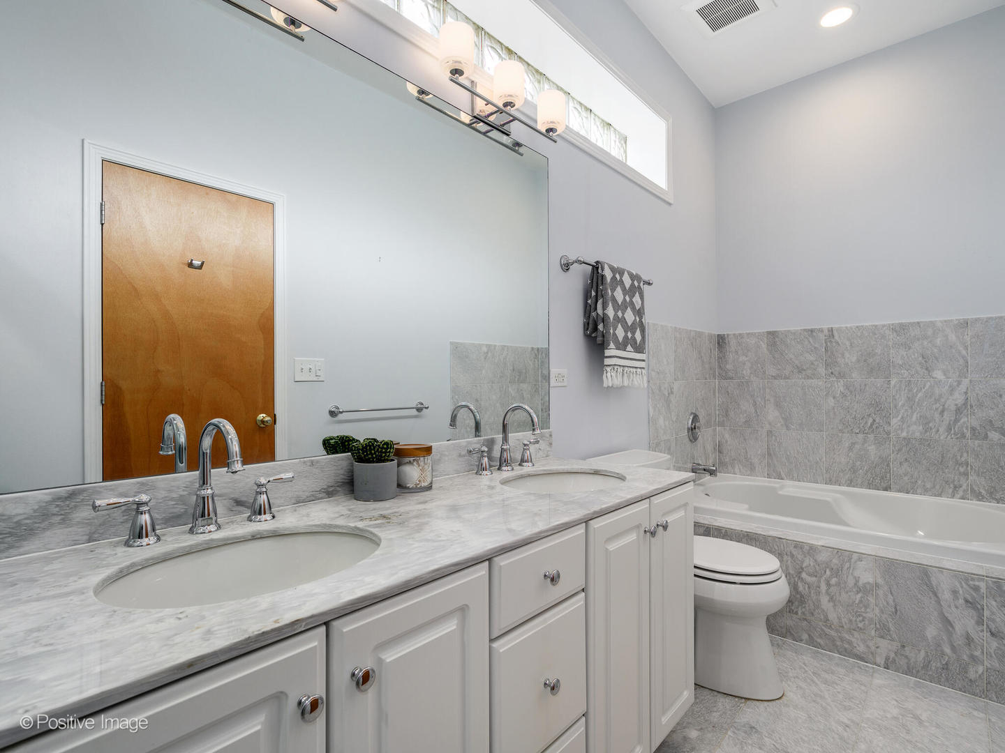 816 W Oakdale Avenue Unit: 3