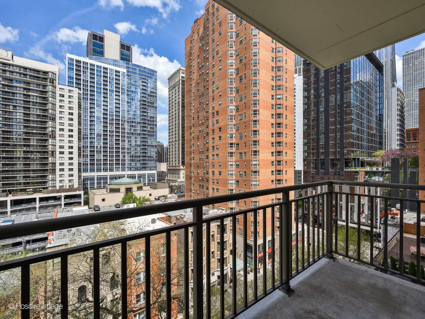 21 W Chestnut Street Unit: 901