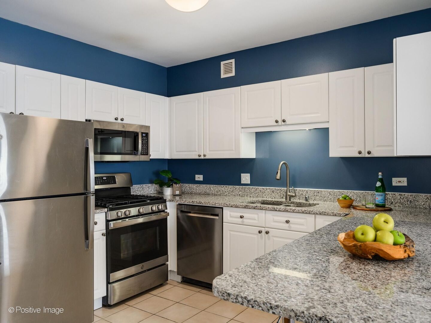 21 W Chestnut Street Unit: 901