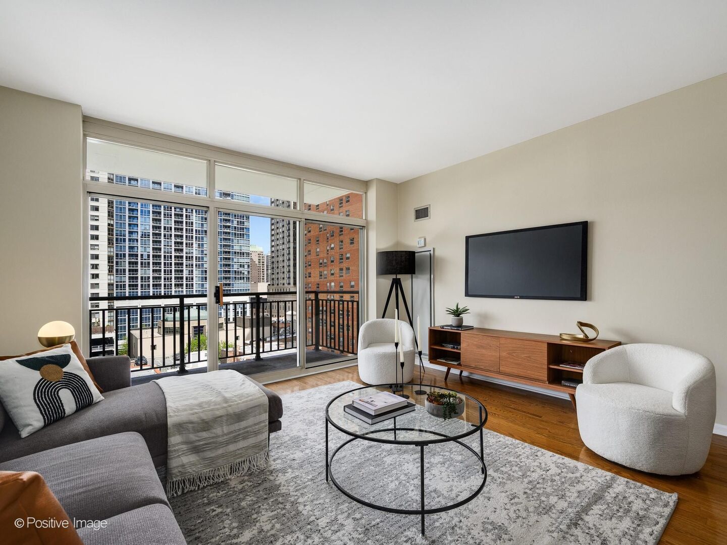 21 W Chestnut Street Unit: 901
