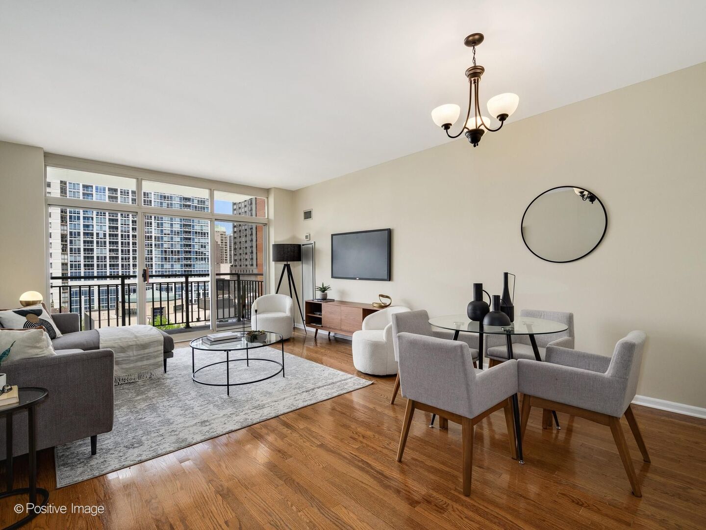 21 W Chestnut Street Unit: 901