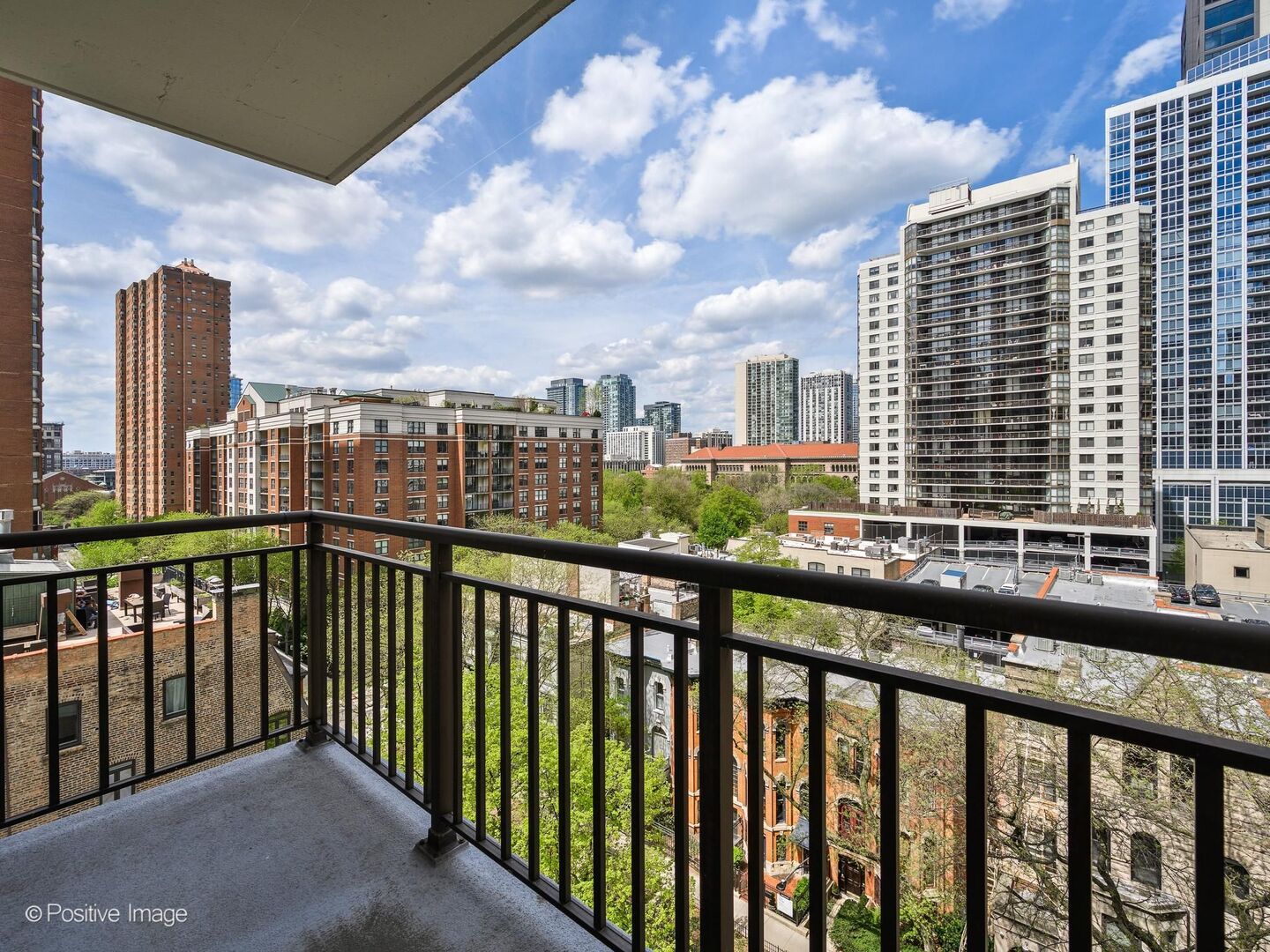 21 W Chestnut Street Unit: 901