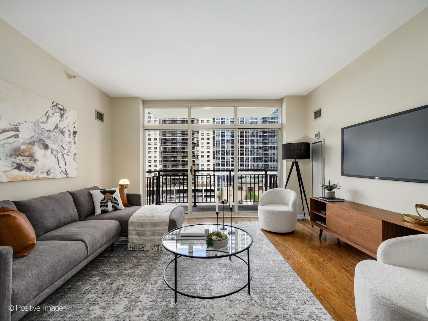 21 W Chestnut Street Unit: 901