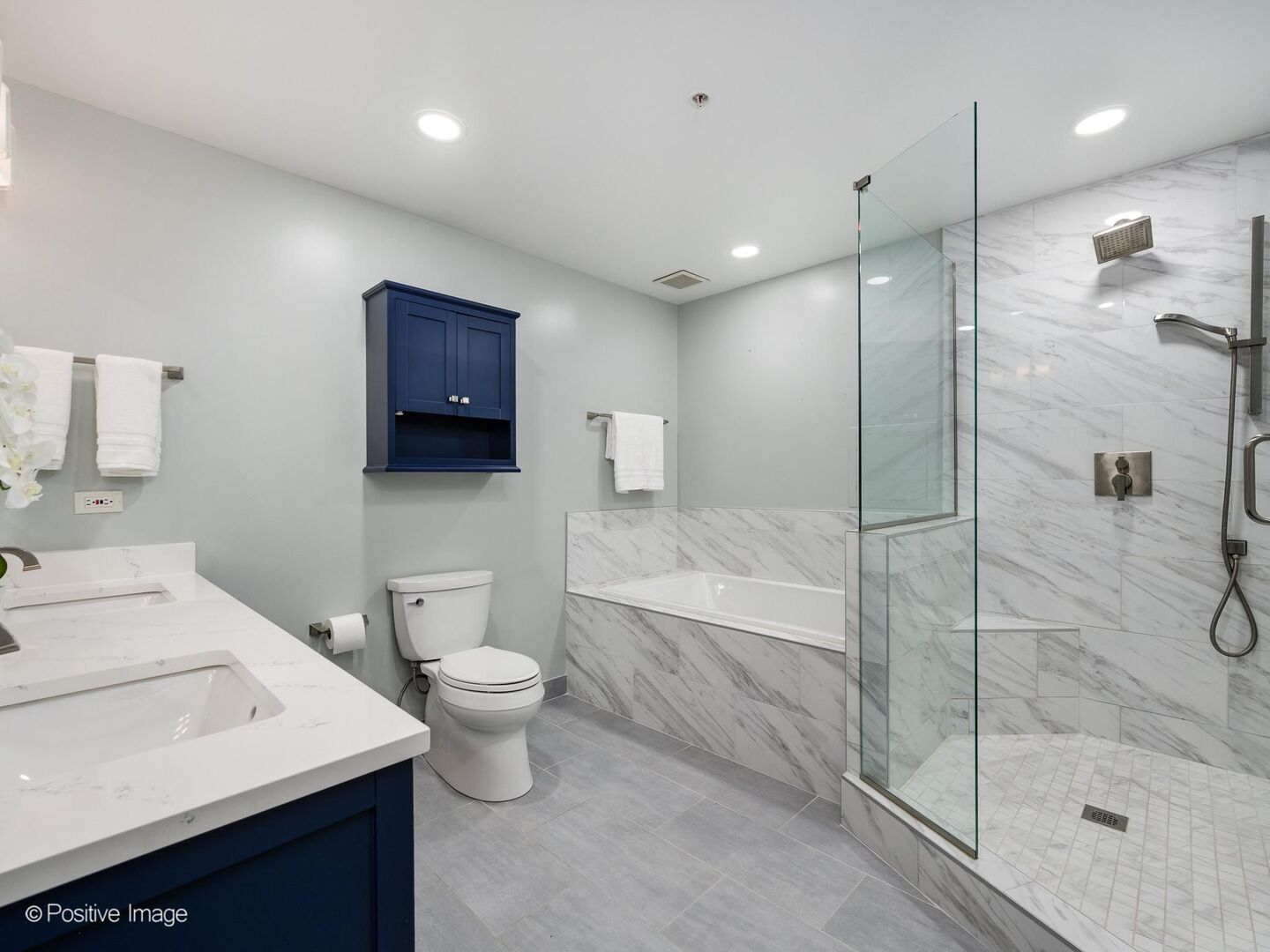 21 W Chestnut Street Unit: 901