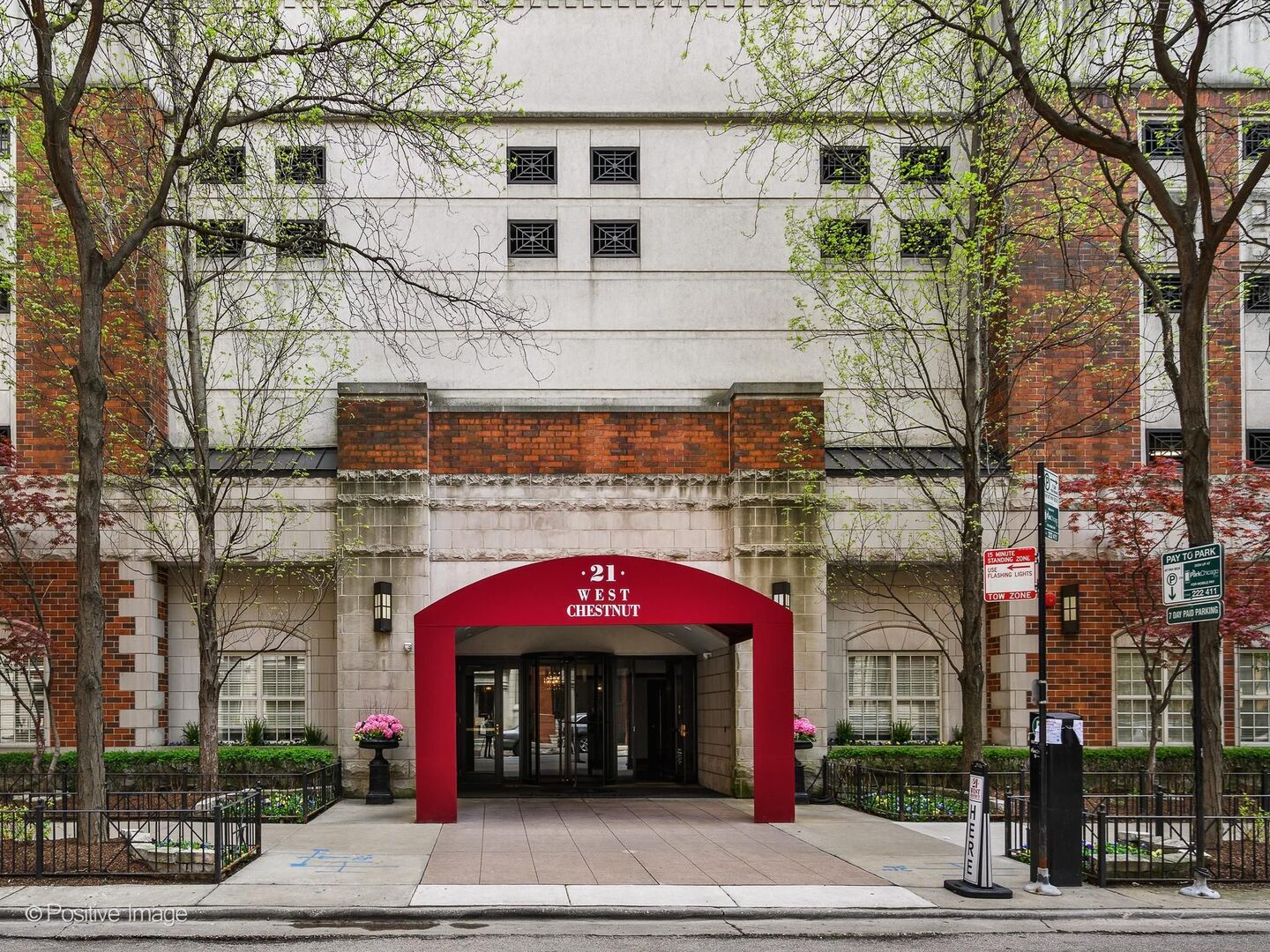 21 W Chestnut Street Unit: 901