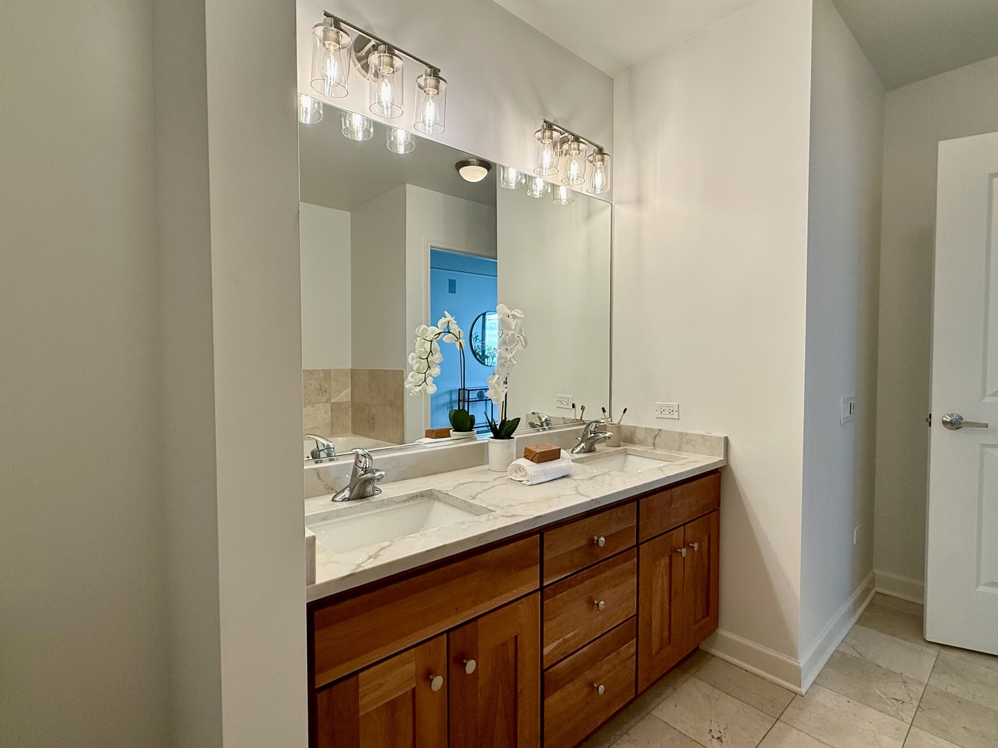 225 N Columbus Drive Unit: 6301