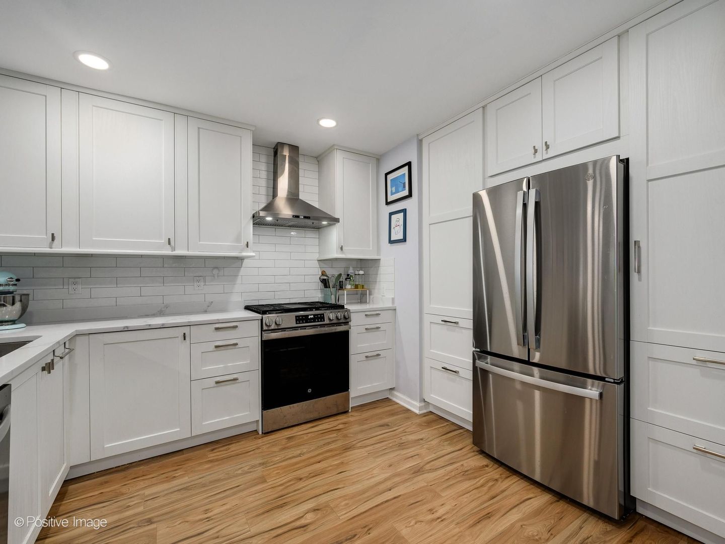 492 W Belmont Avenue