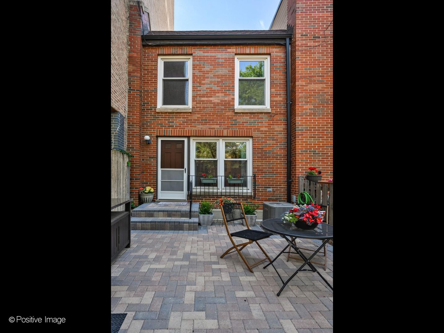 492 W Belmont Avenue