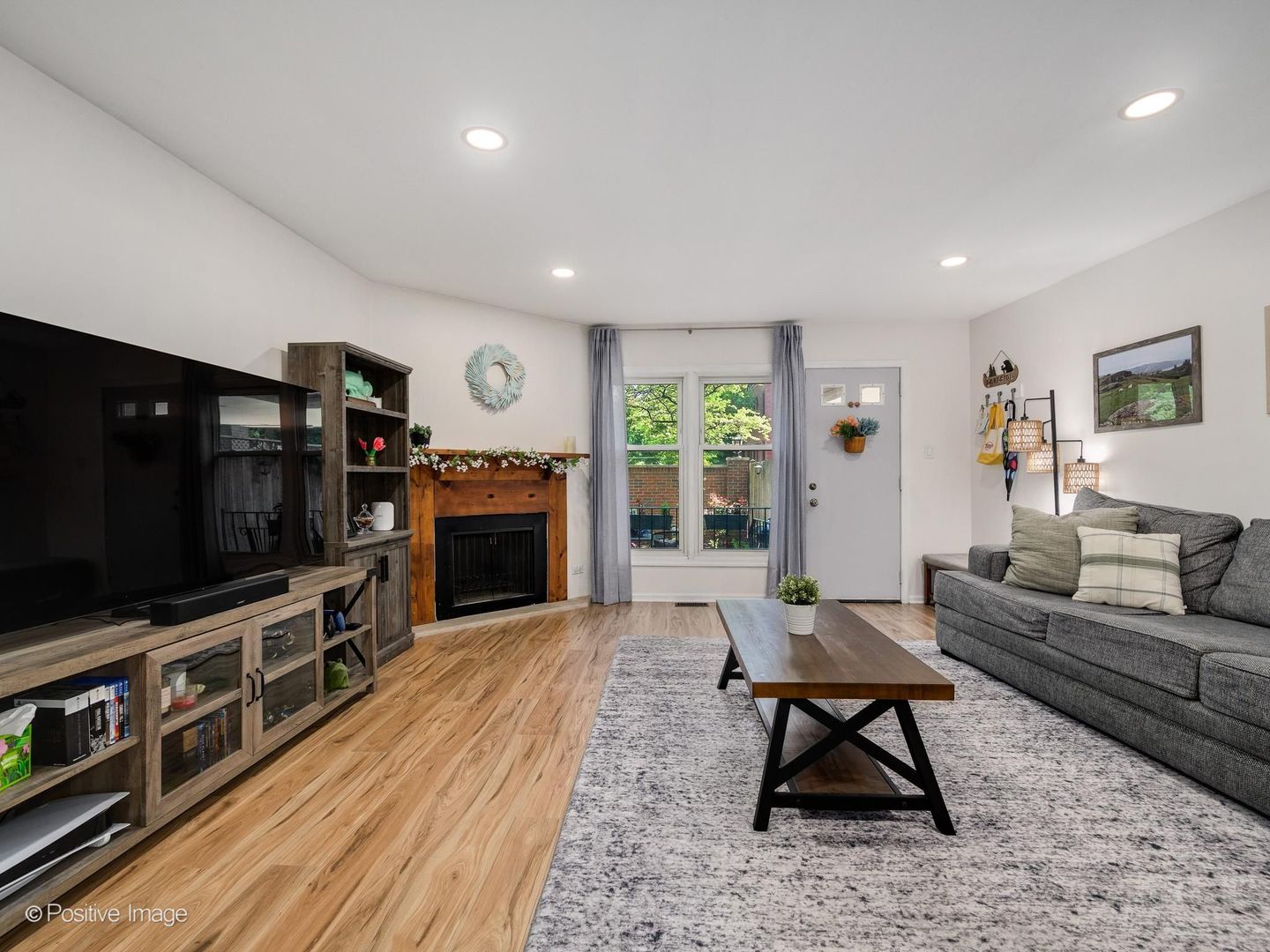 492 W Belmont Avenue