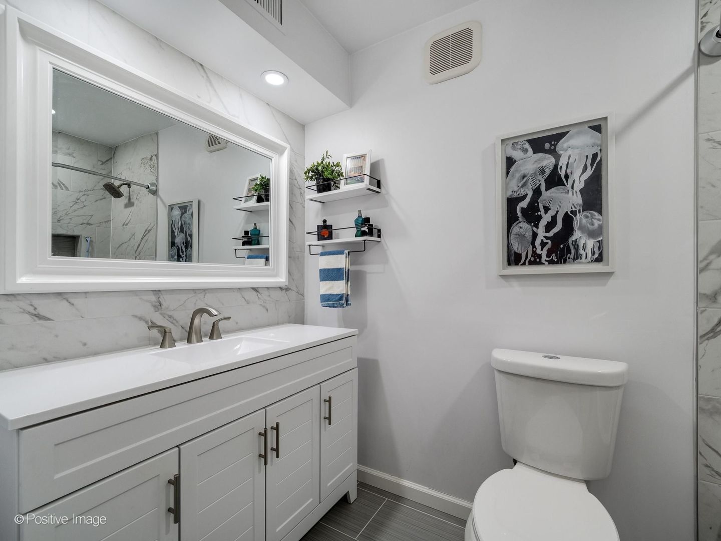 492 W Belmont Avenue