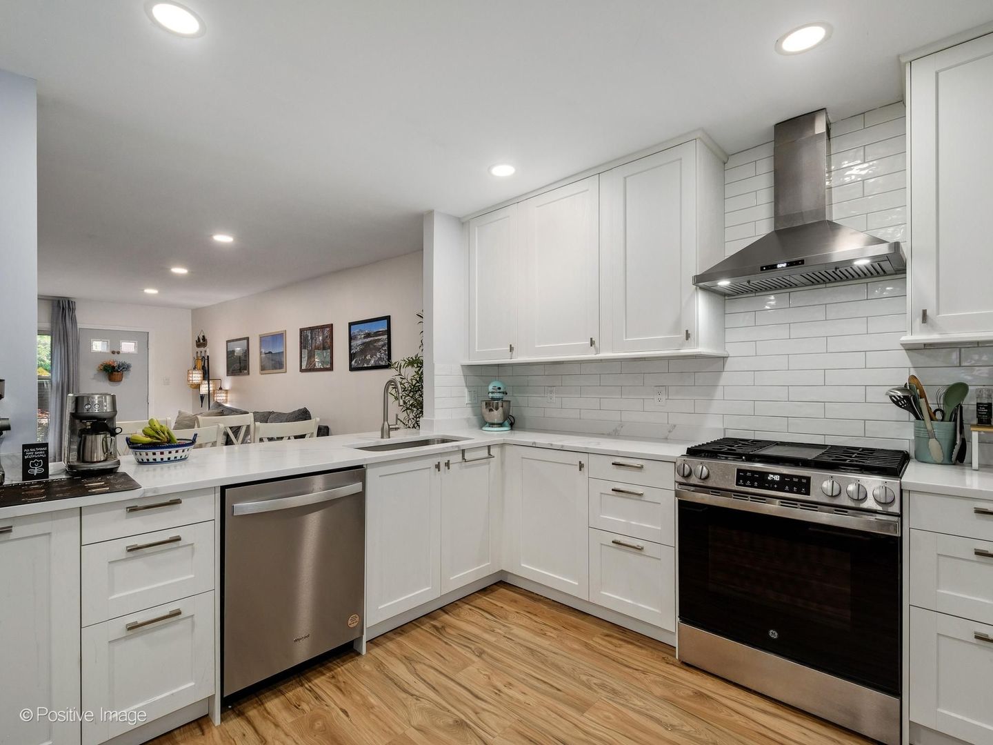 492 W Belmont Avenue