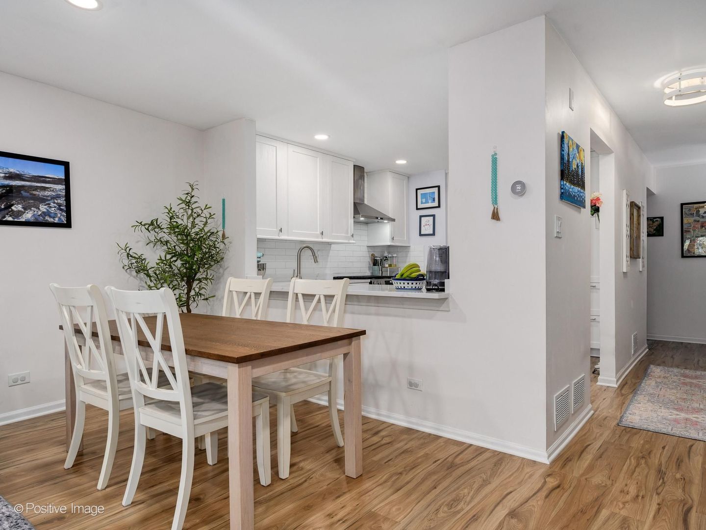 492 W Belmont Avenue