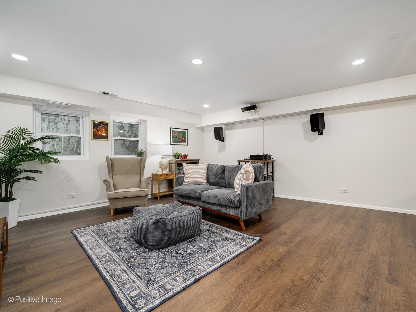 492 W Belmont Avenue