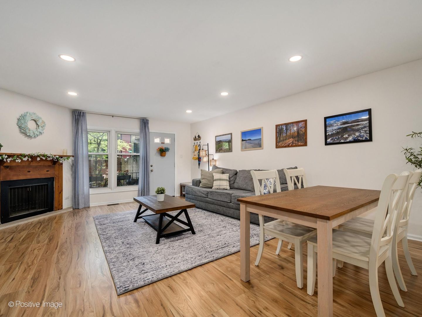 492 W Belmont Avenue