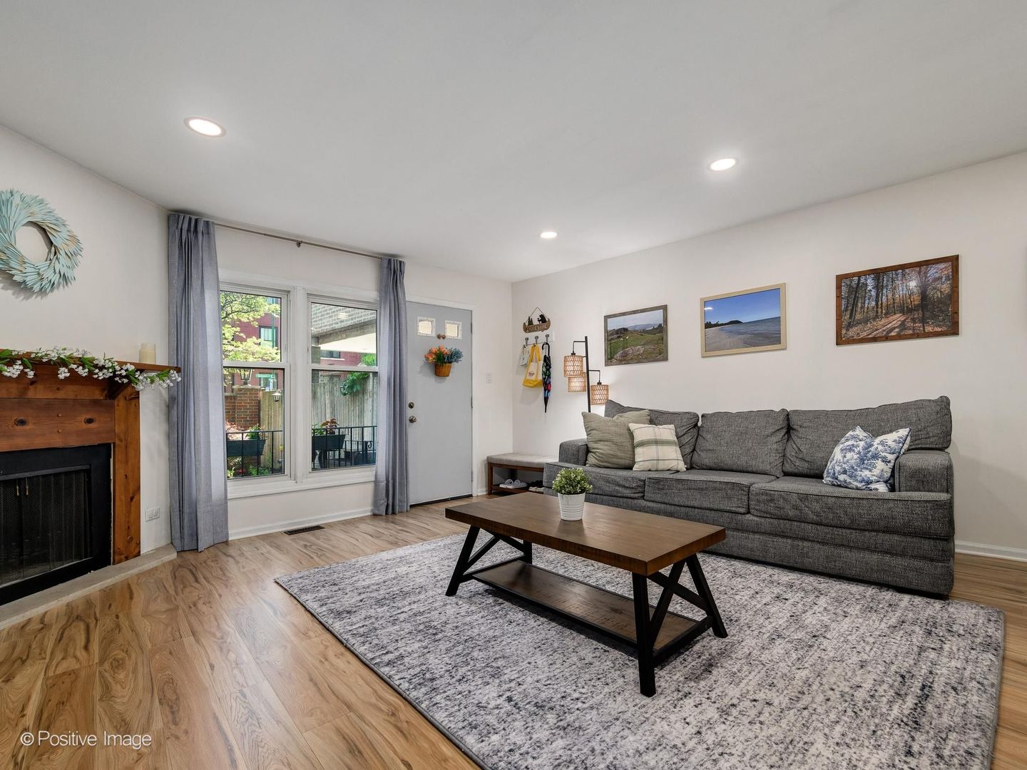 492 W Belmont Avenue