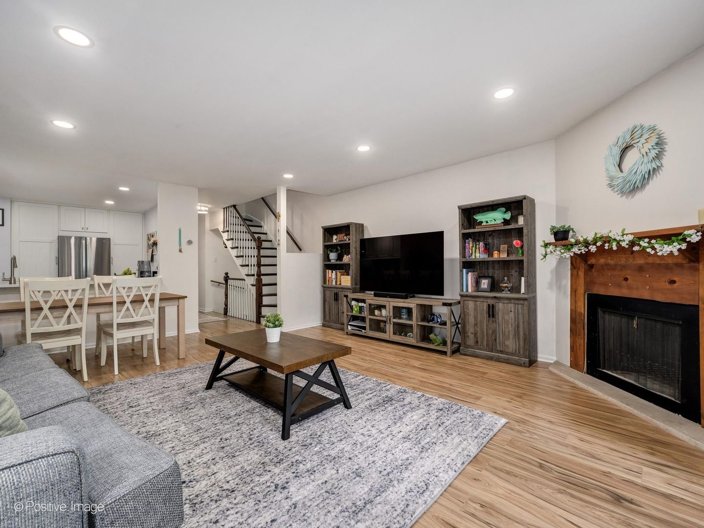 492 W Belmont Avenue