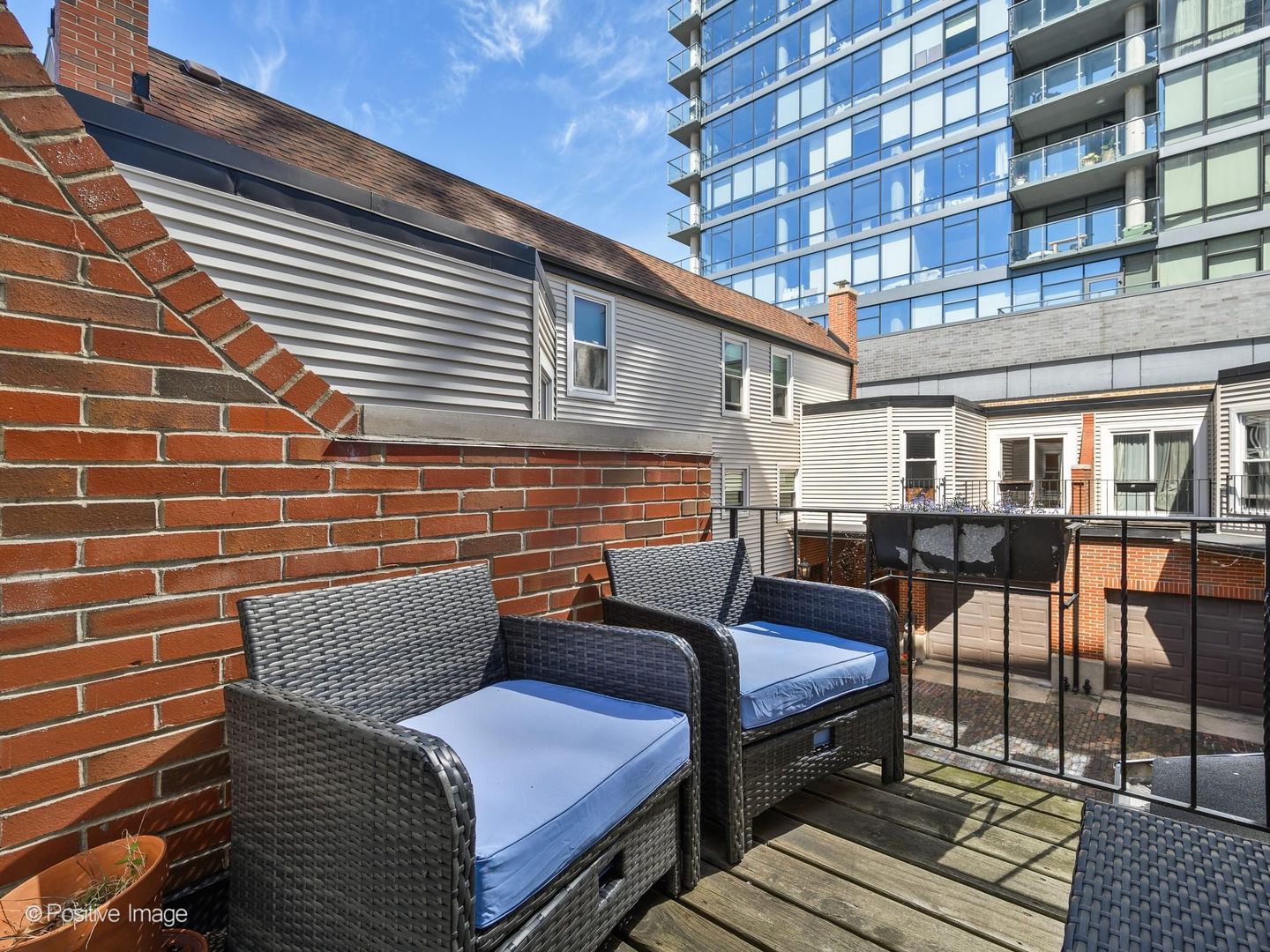 492 W Belmont Avenue