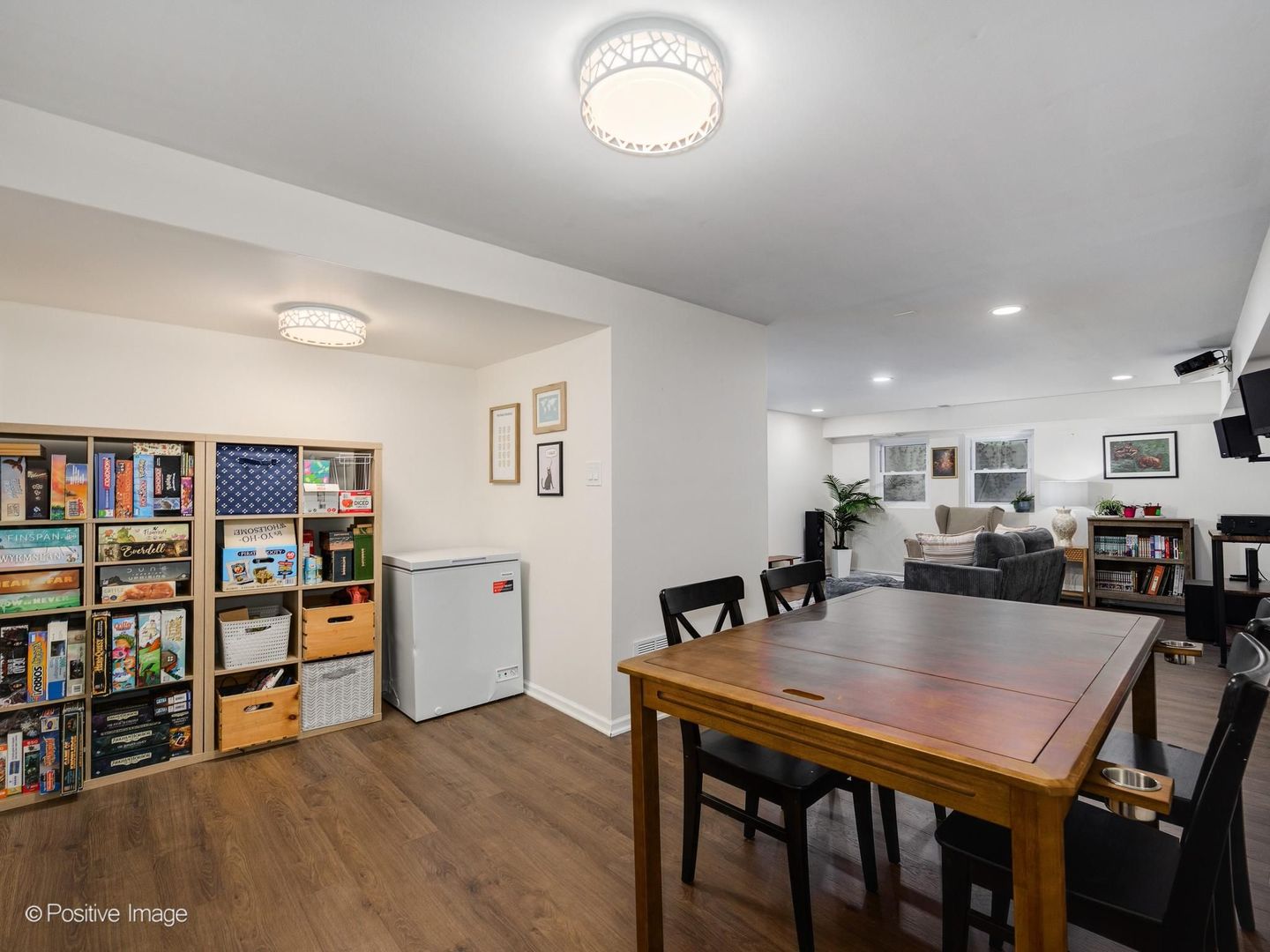 492 W Belmont Avenue