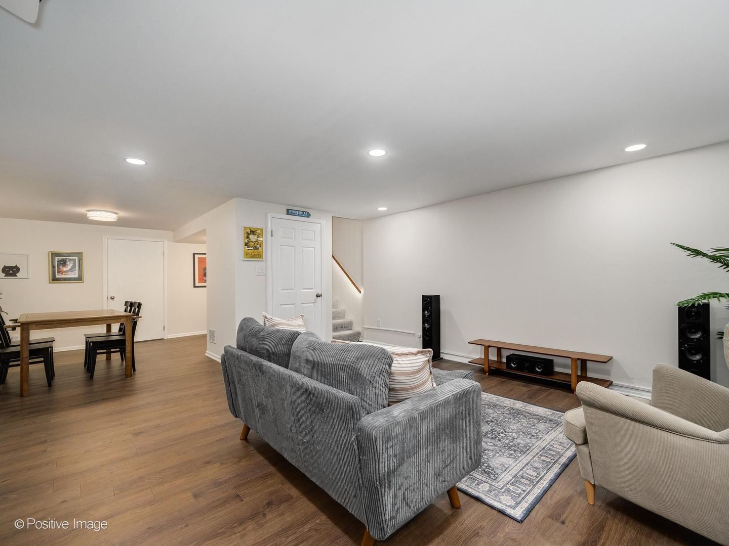 492 W Belmont Avenue