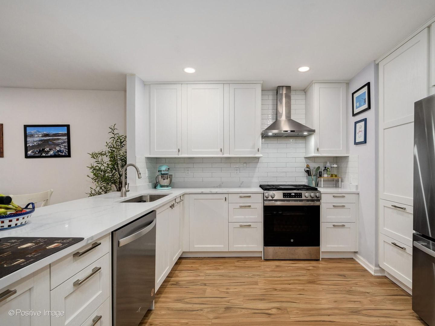 492 W Belmont Avenue