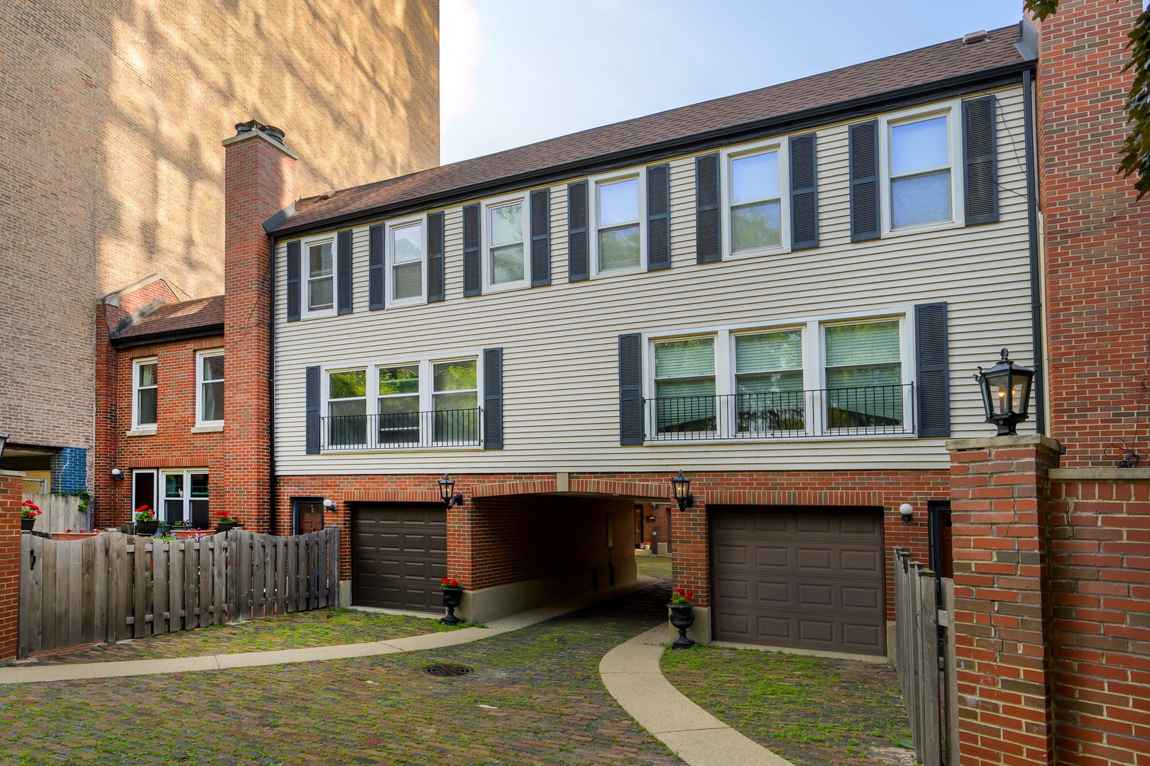 492 W Belmont Avenue